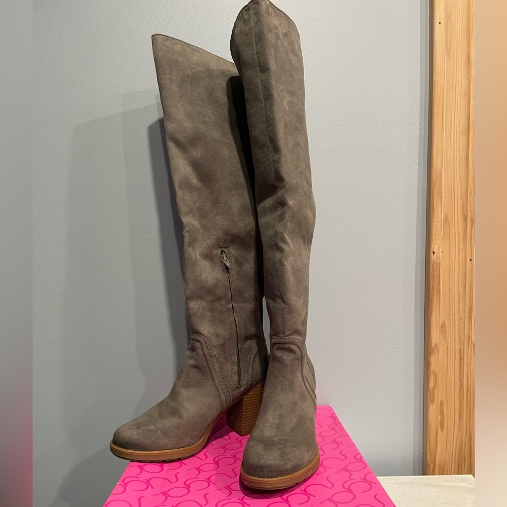 Women’s Tall Gray Heeled Boots Size 8.5. Knee High Boots. Brand New! SUGAR